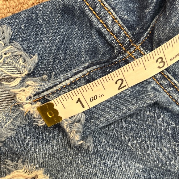 Levis Women Size 27 501 Shorts Blue Jeans Light Wash Denim Button Fly Distress - Picture 6 of 11